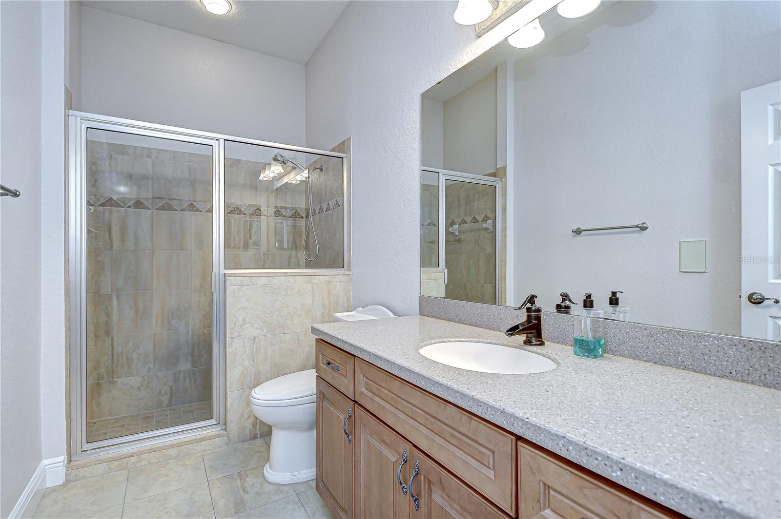 Full bath off bonus room!