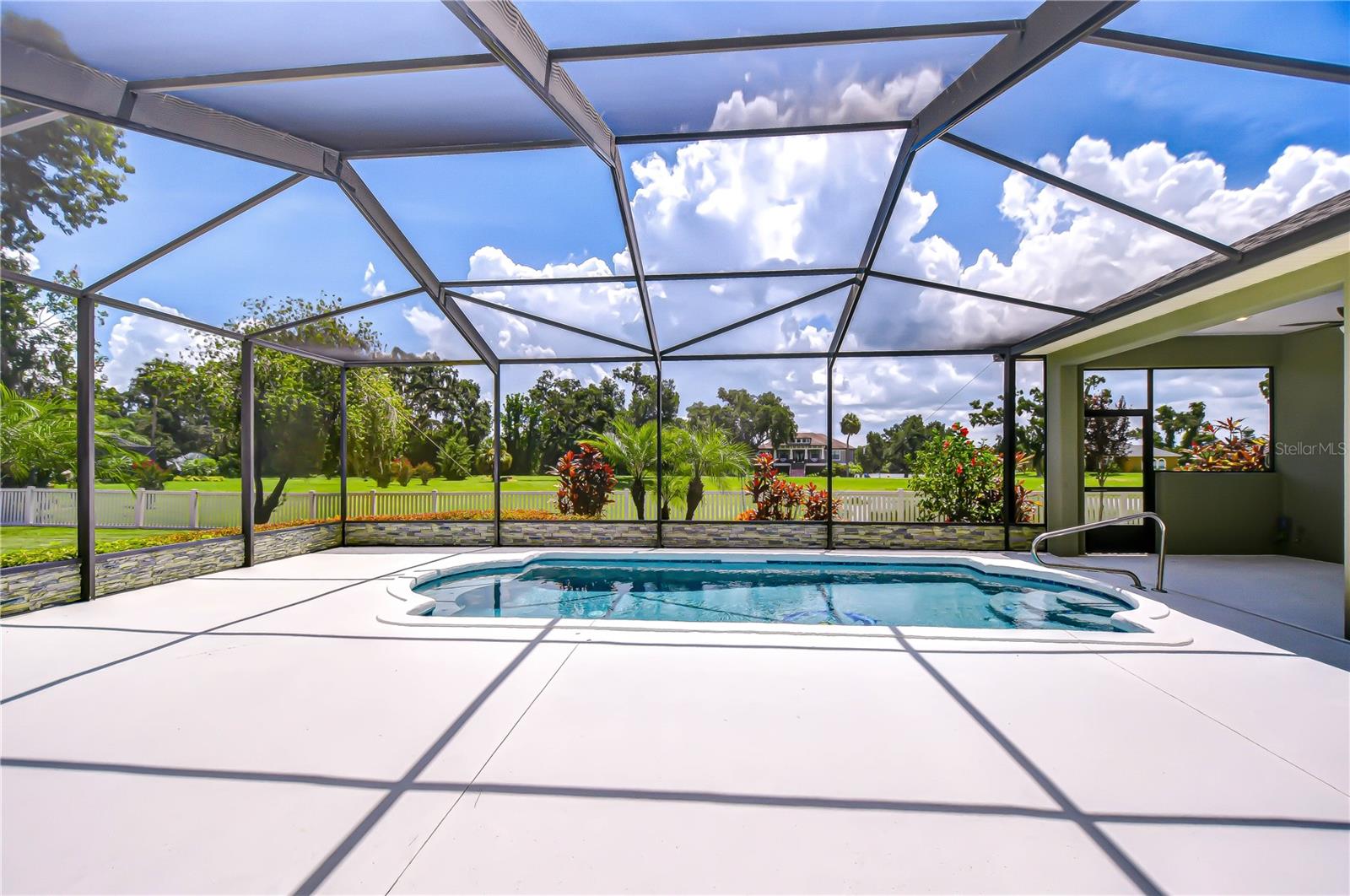 plenty of outdoor space for entertaining!