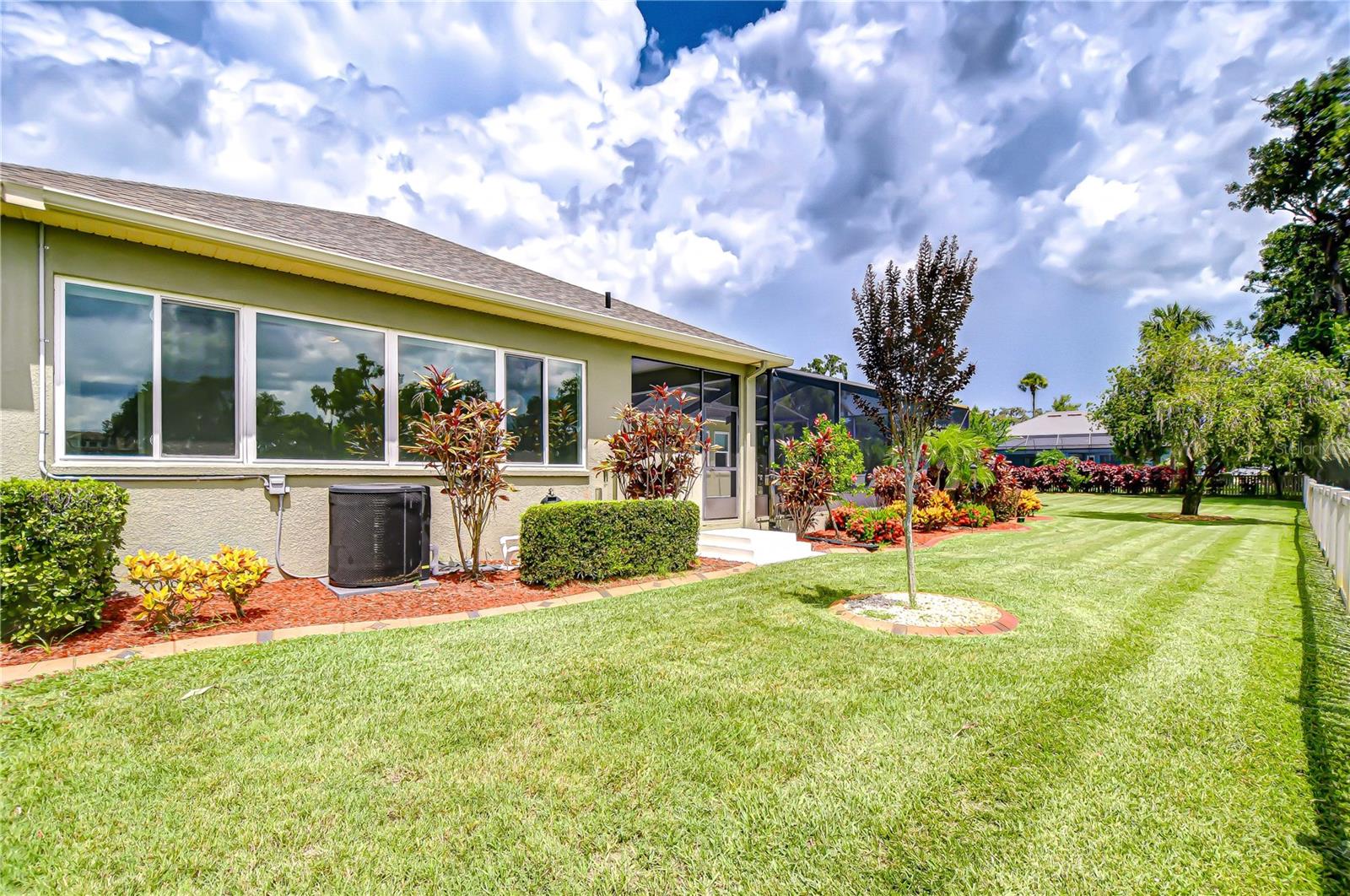 Wonderful tropical landscaping!