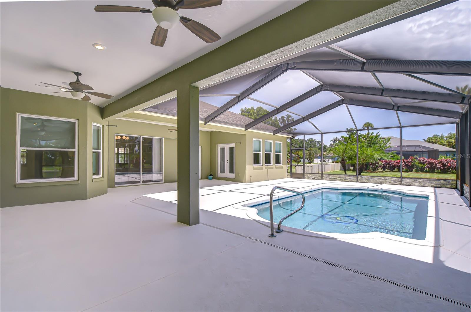 Huge covered lanai!