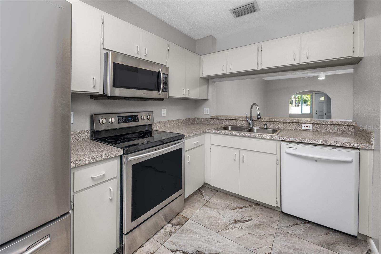 Kitchen -5936 Bayside Key Dr, Tampa, FL 33615