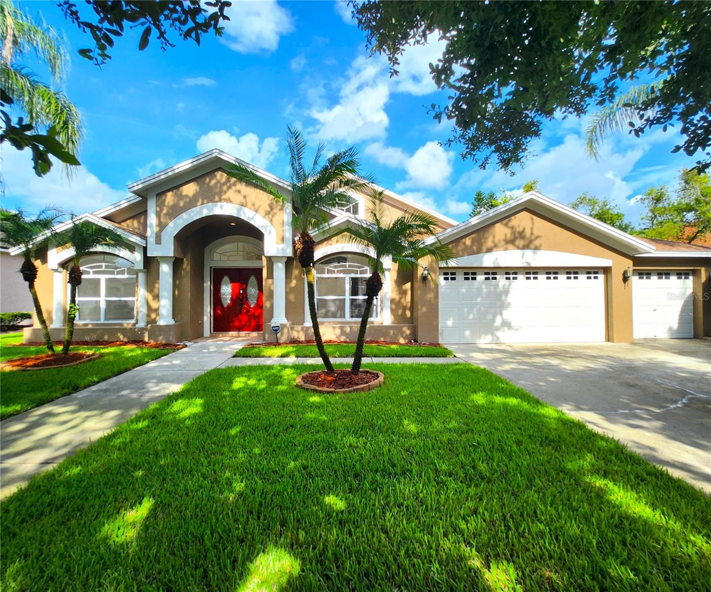 15008 Arbor Hollow Dr, Odessa, FL 33556: 2574SF, 4BR, 3BA, 3CG, POOL, SPA, RETURN OSMOSIS