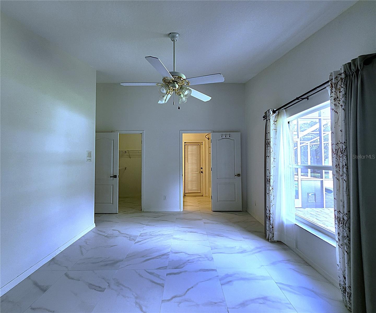 Mother-In-Law w/En Suite Bathroom, Walk-In Closet, & Private Entry