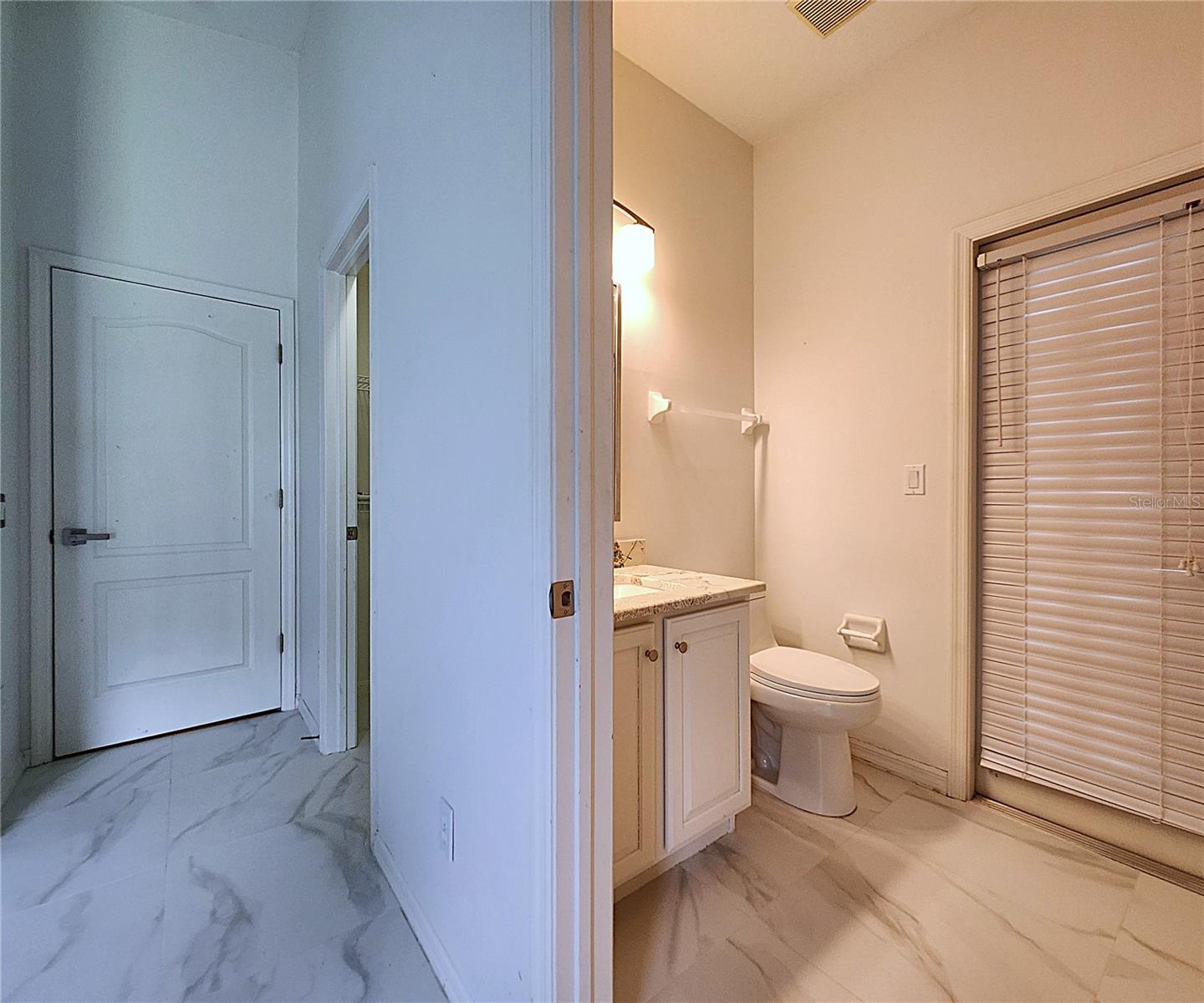 Mother-In-Law En Suite Bathroom: Bathtub, Shower, Medicine Cabinet, Granite Countertop, Private Entry/Access