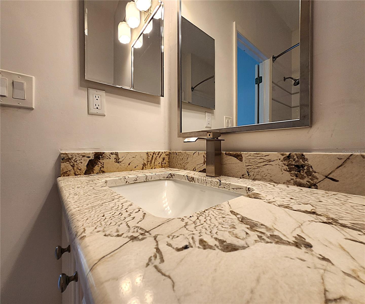 Mother-In-Law w/En Suite Bathroom, Walk-In Closet, & Private Entry