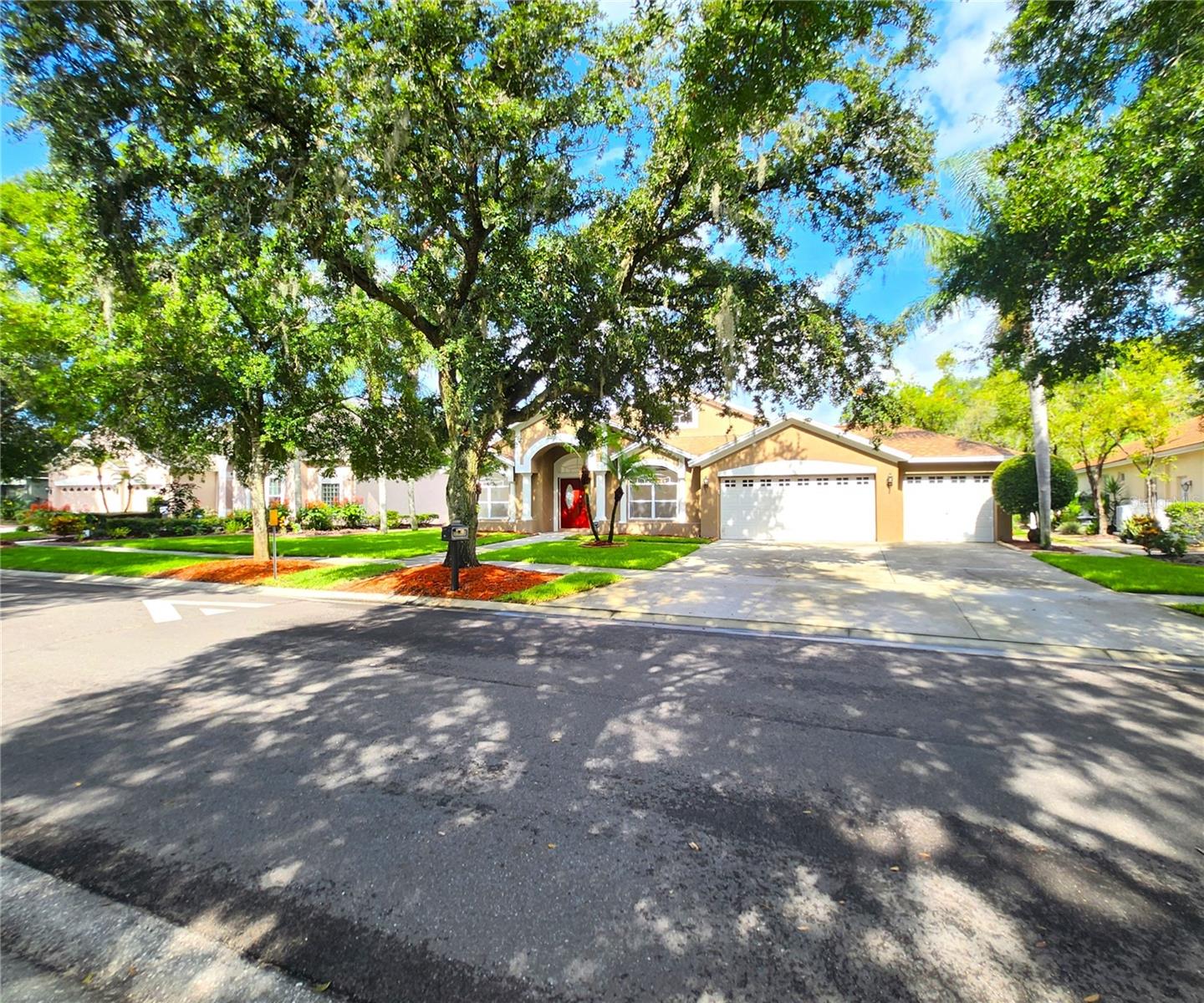 15008 Arbor Hollow Dr, Odessa, FL 33556: 2574SF, 4BR, 3BA, 3CG, POOL, SPA, RETURN OSMOSIS