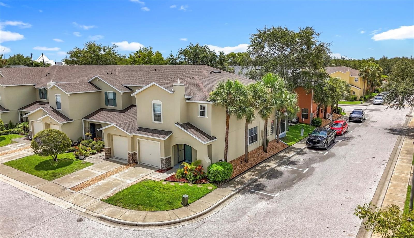 1 owner END UNIT - FULLY UPDATED!  Don't miss out on this stunning home!