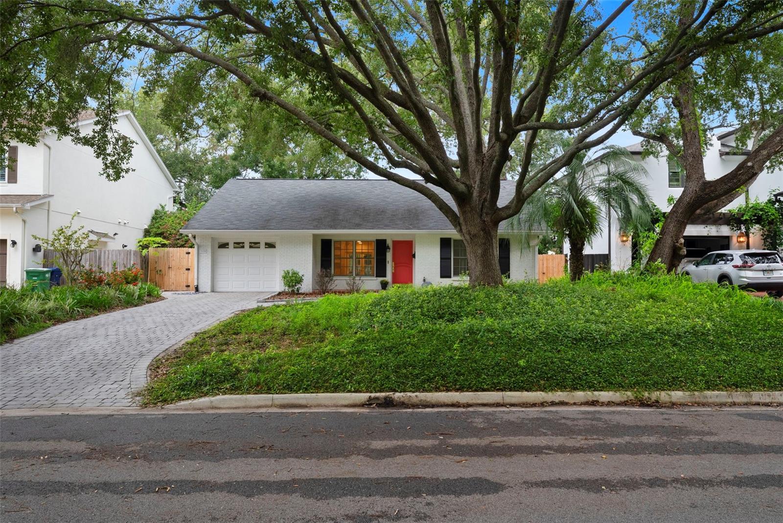 3125 W Waverly