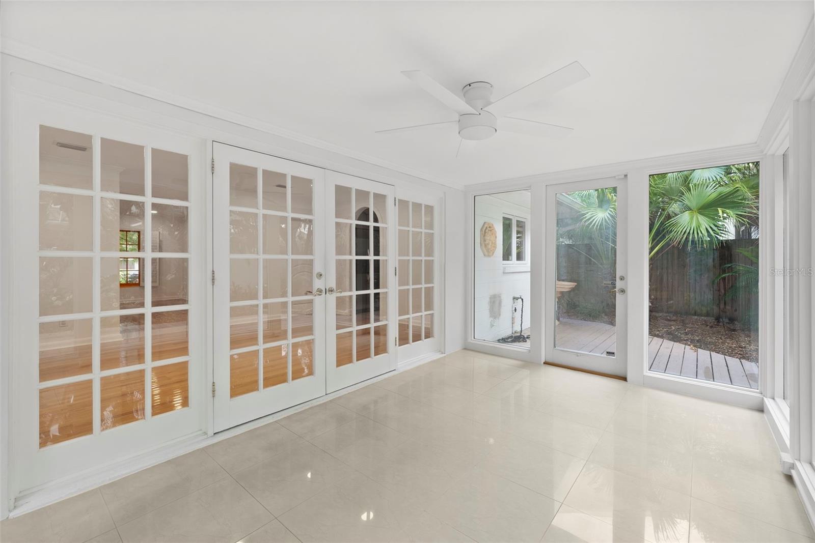 doors can close off sun room from family room