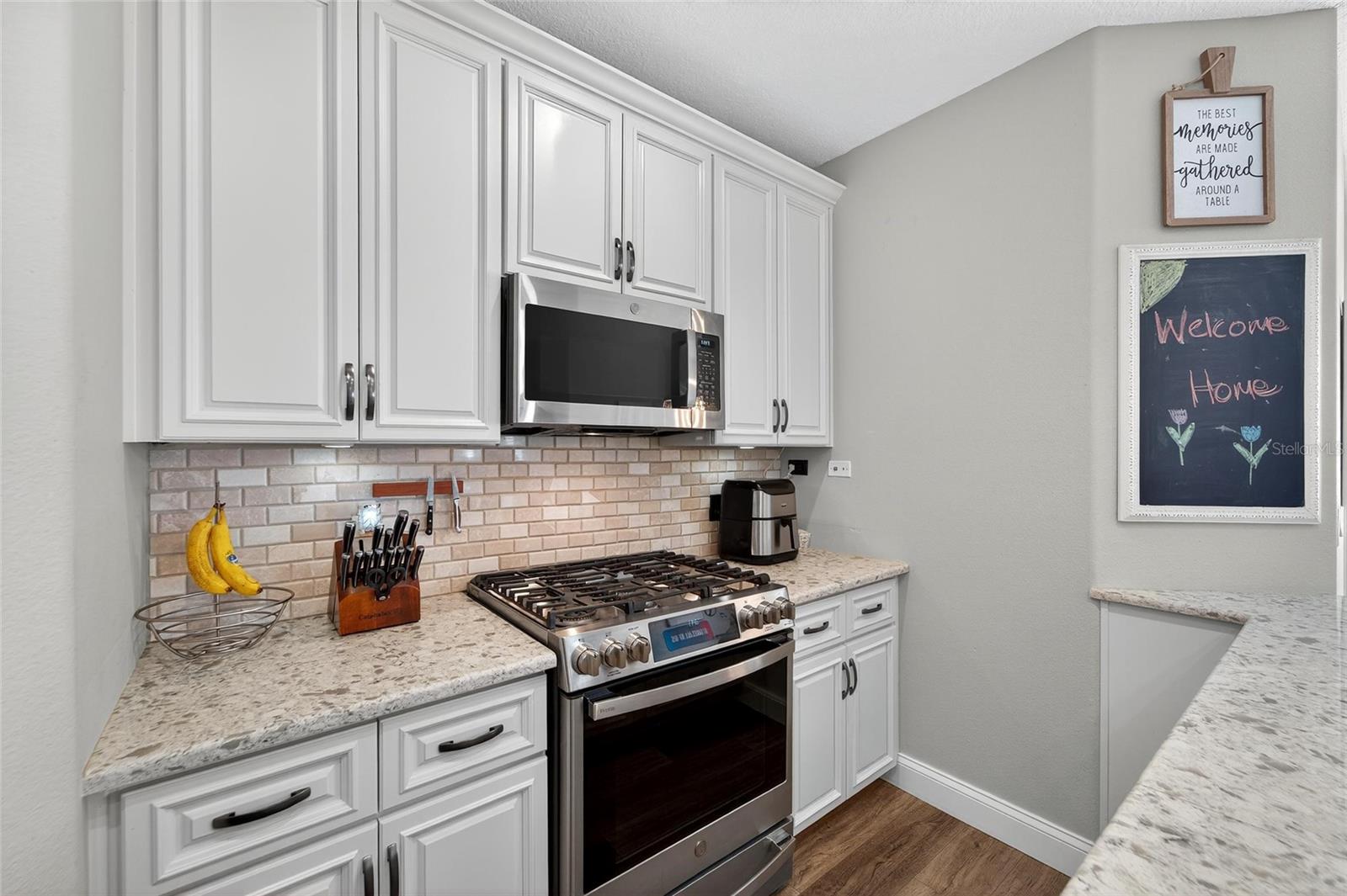 Dual fuel range - Natural Gas stove - electric oven!