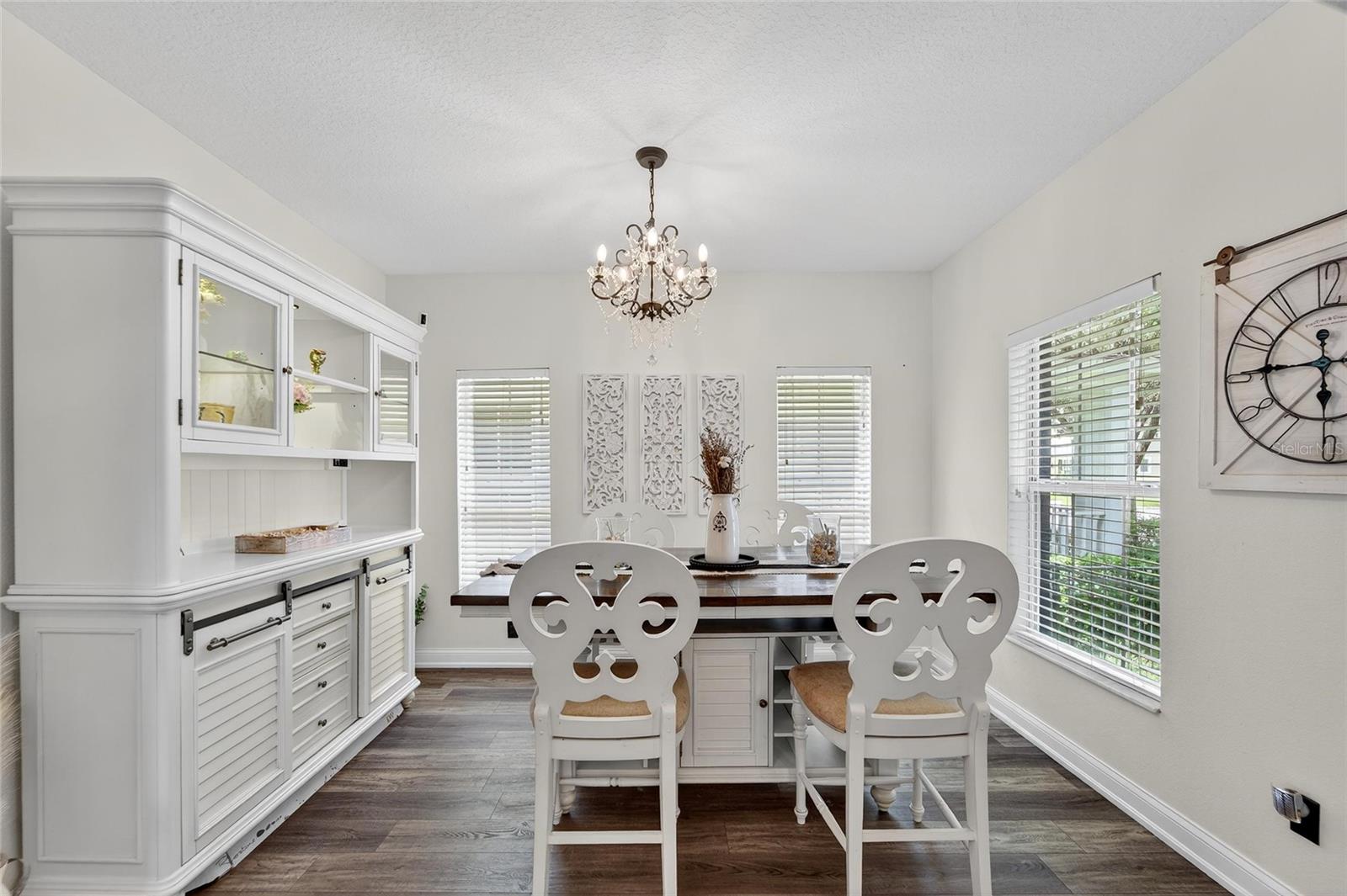 Dining Room (or FLEX space!)