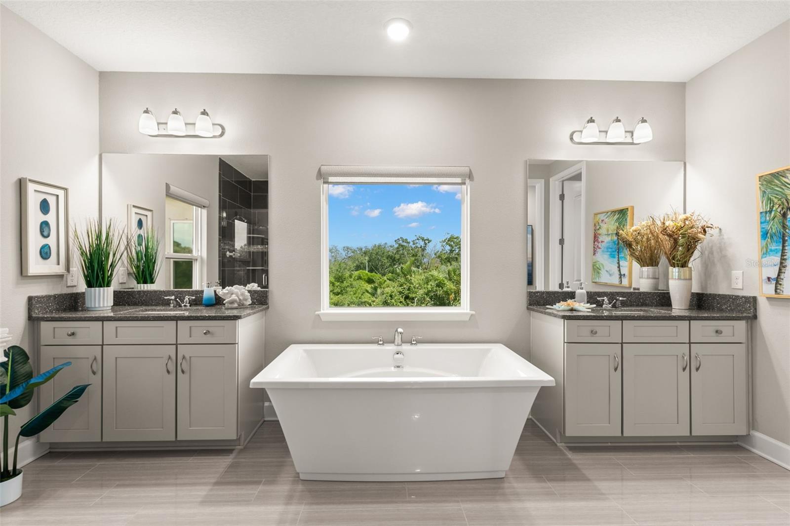 Primary suite ensuite with deep soaking tub