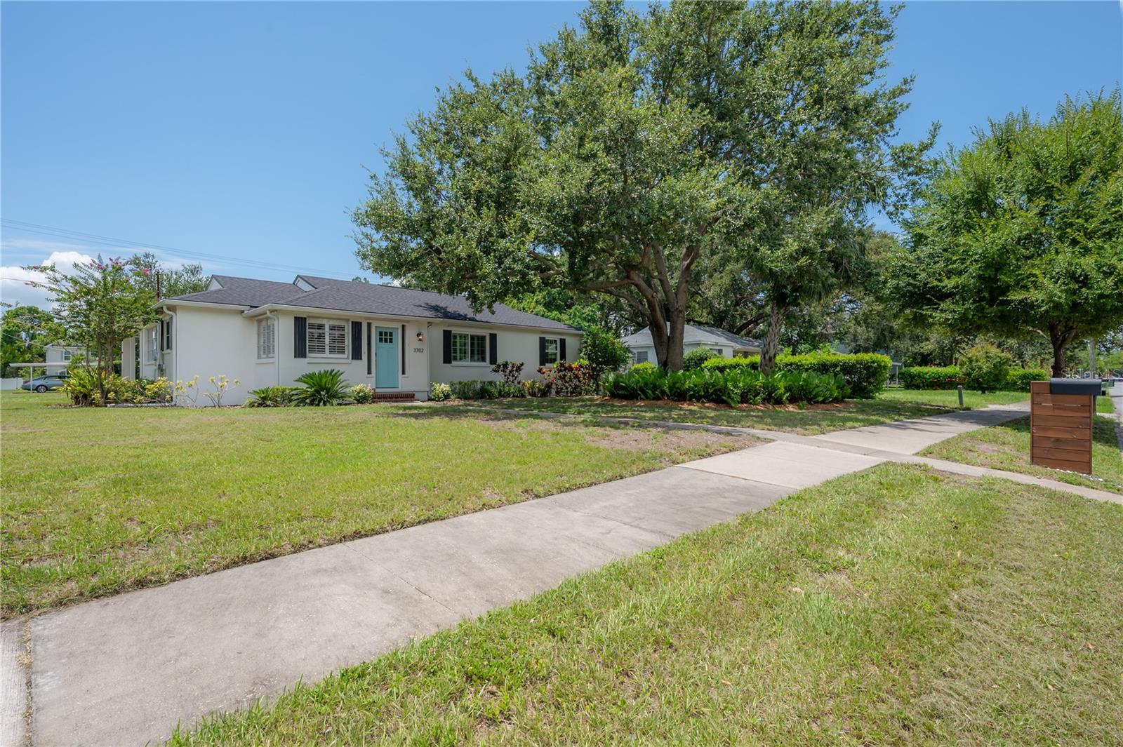 Huge homesite, sidewalks, convenient location!