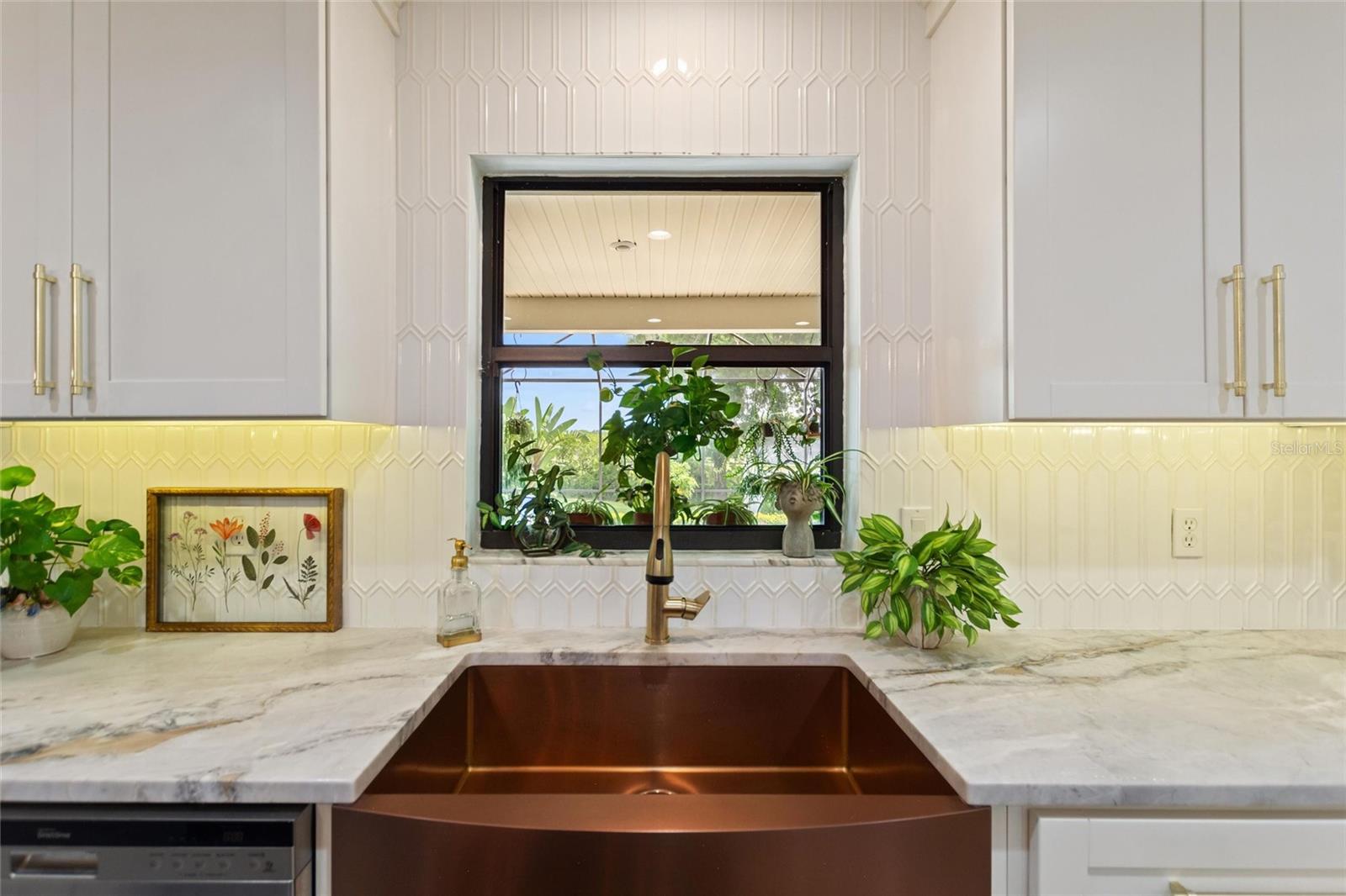 Don't you just love the copper farmhouse style sink!