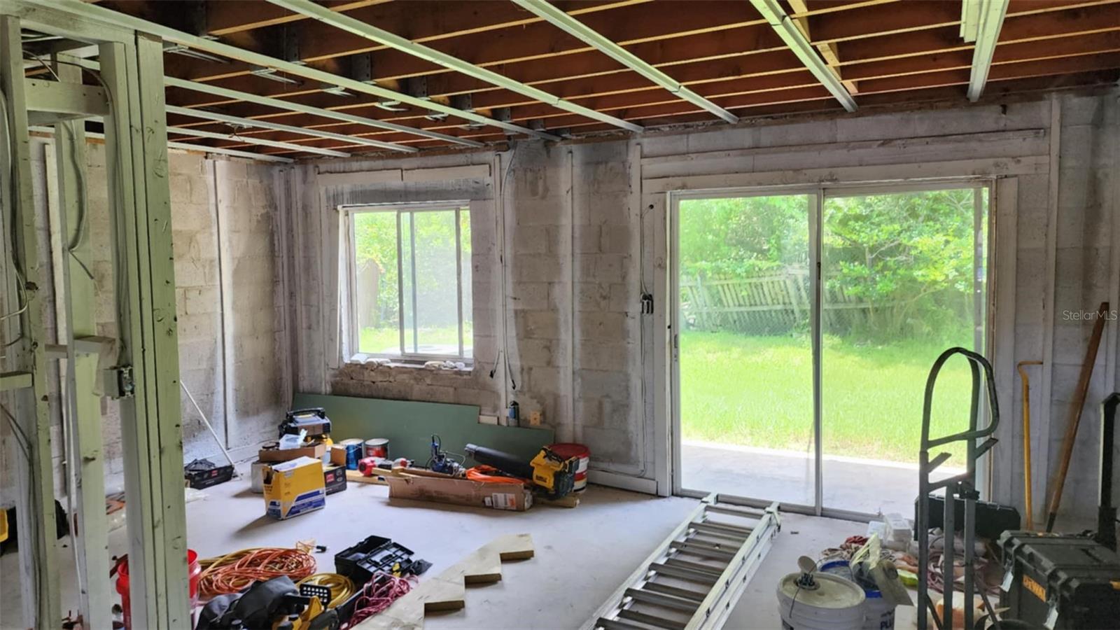 Livingroom and dining room