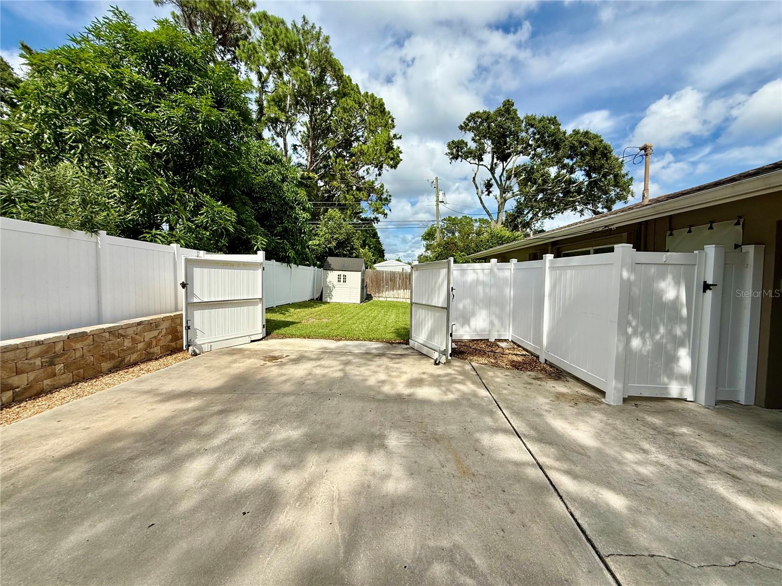 Double gate entry , perfect for boat storage