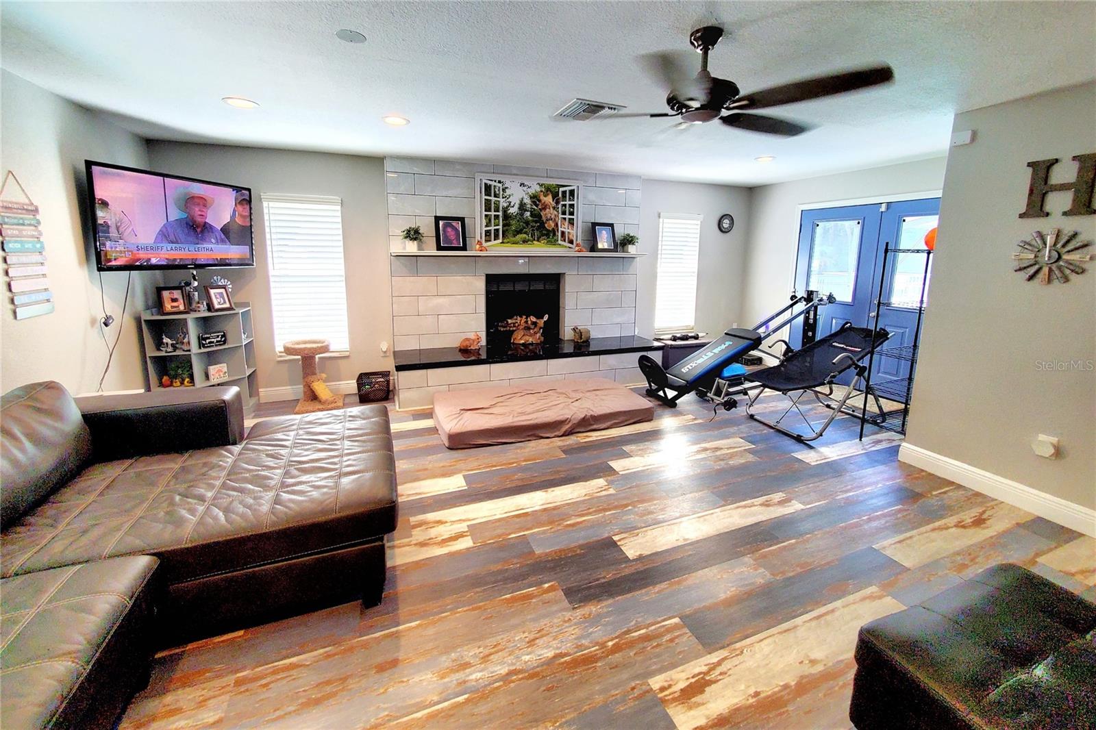 FAMILY ROOM