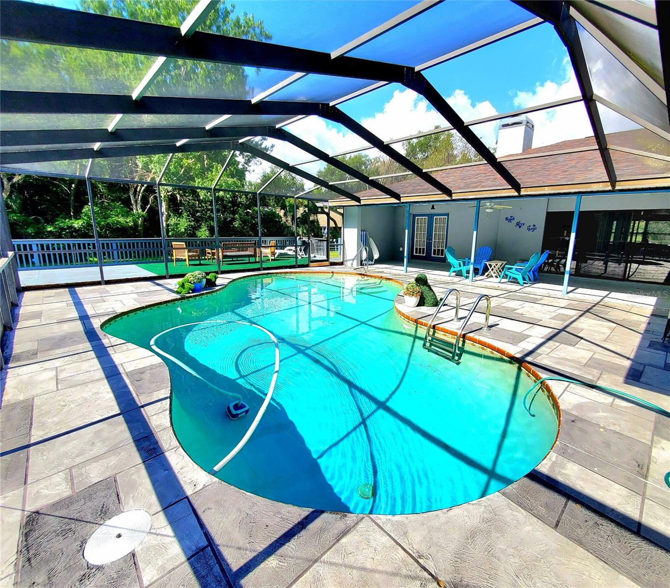 SPACIOUS POOL DECKING