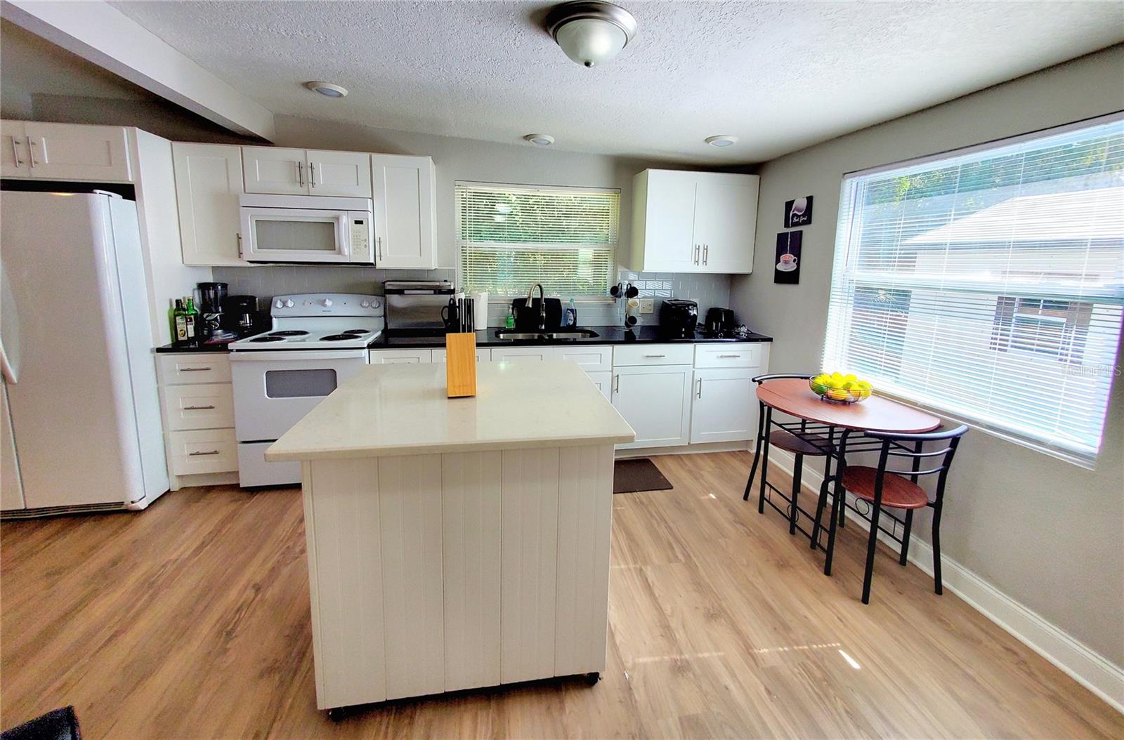 GUEST: KITCHEN