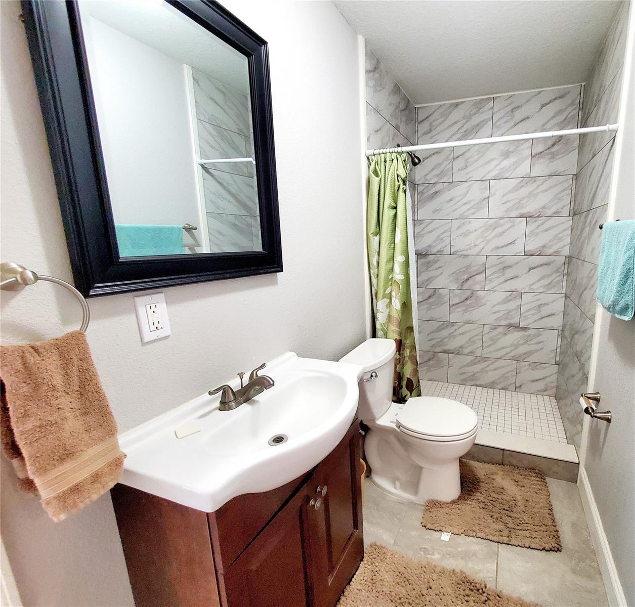 GUEST: BATHROOM