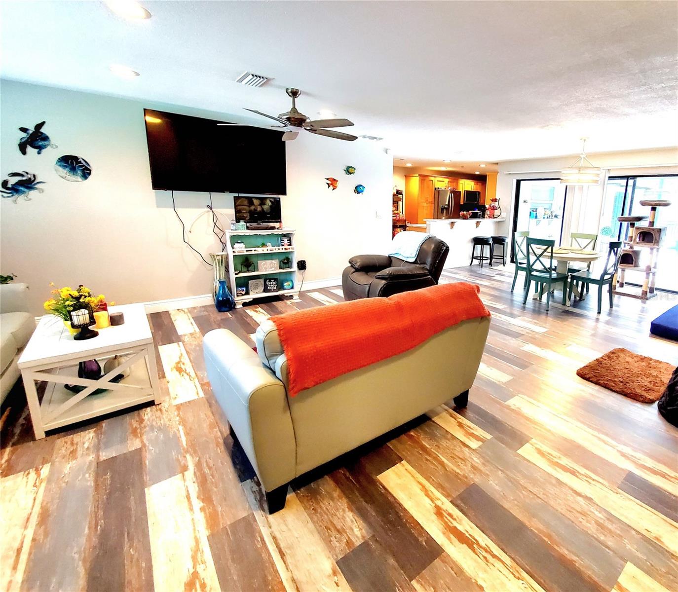 OPEN FLOOR PLAN