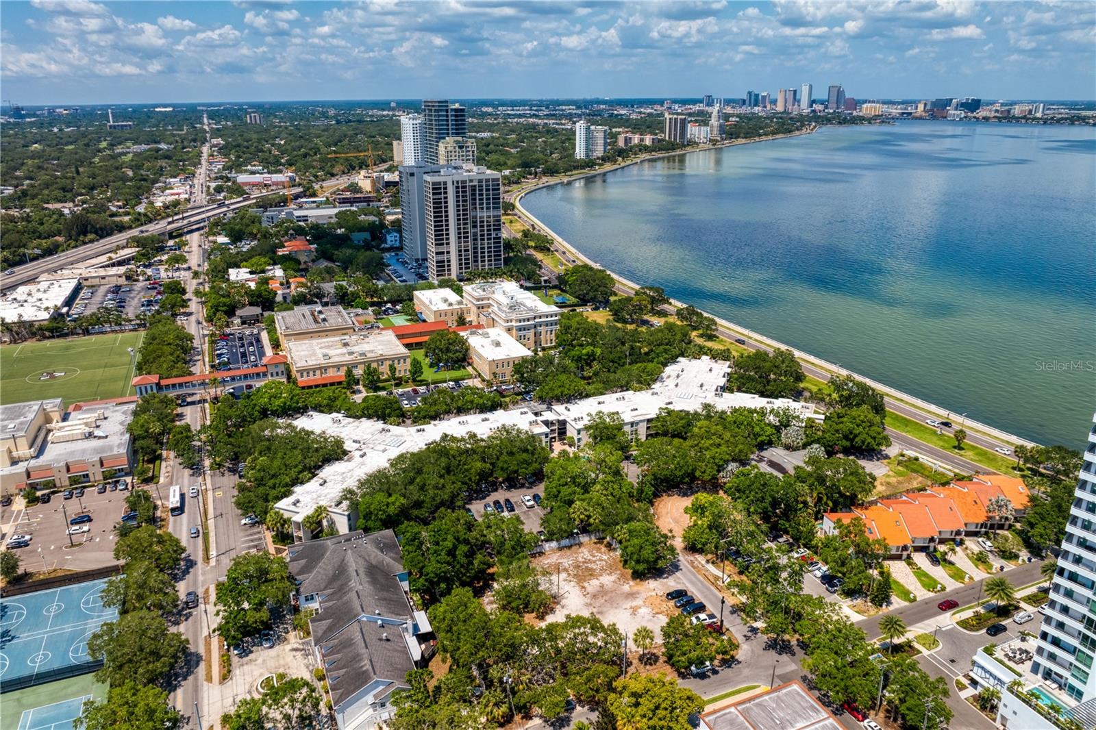 Located along the iconic Bayshore Boulevard, where you’re steps away from the longest contiguous sidewalk in the United States.  Location. Location.