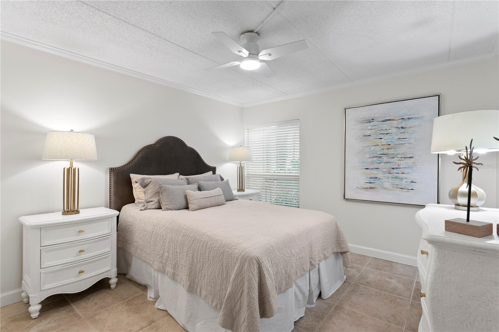 Cozy secondary bedroom, ideal for restful nights or versatile use as a guest room or office.