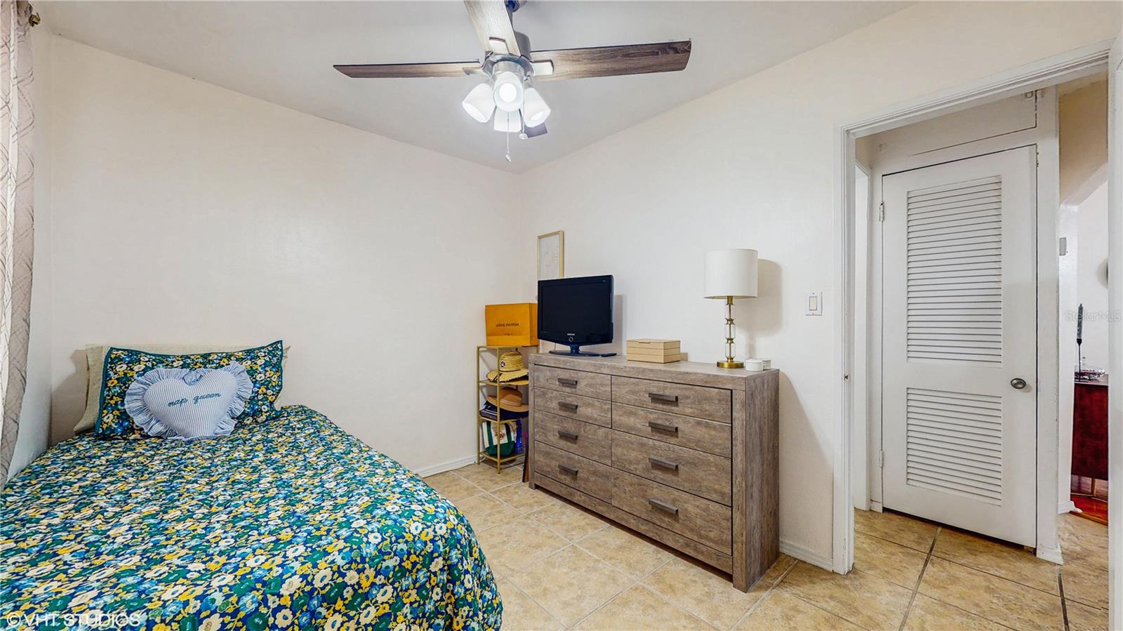 2nd/Guest Bedroom