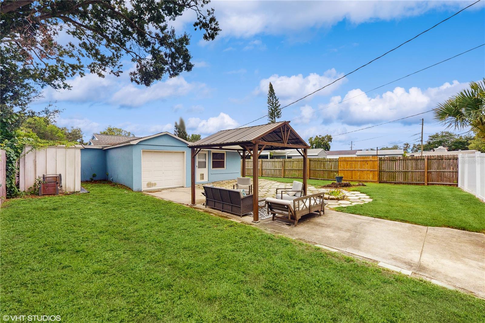 Fully Fenced/Oversized Yard
