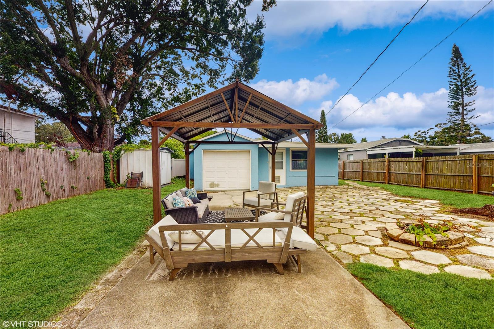 Fully Fenced/Oversized Yard