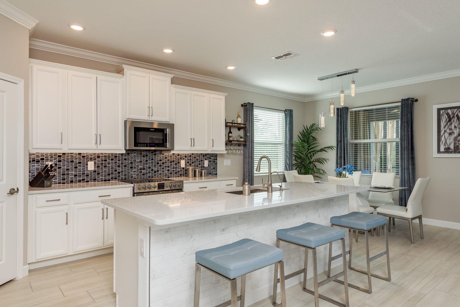 Kitchen with breakfast bar