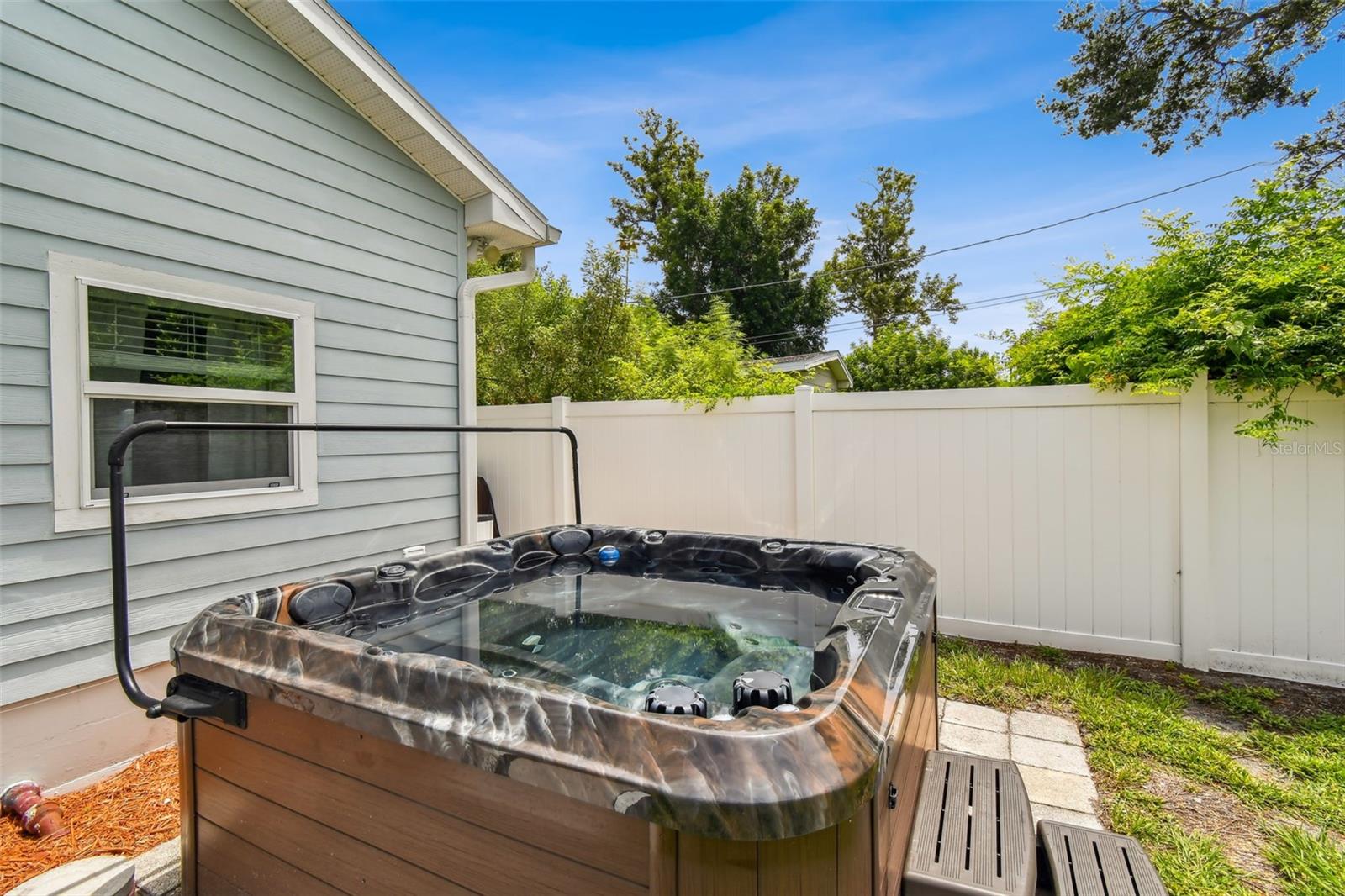 Private 6-person hot tub