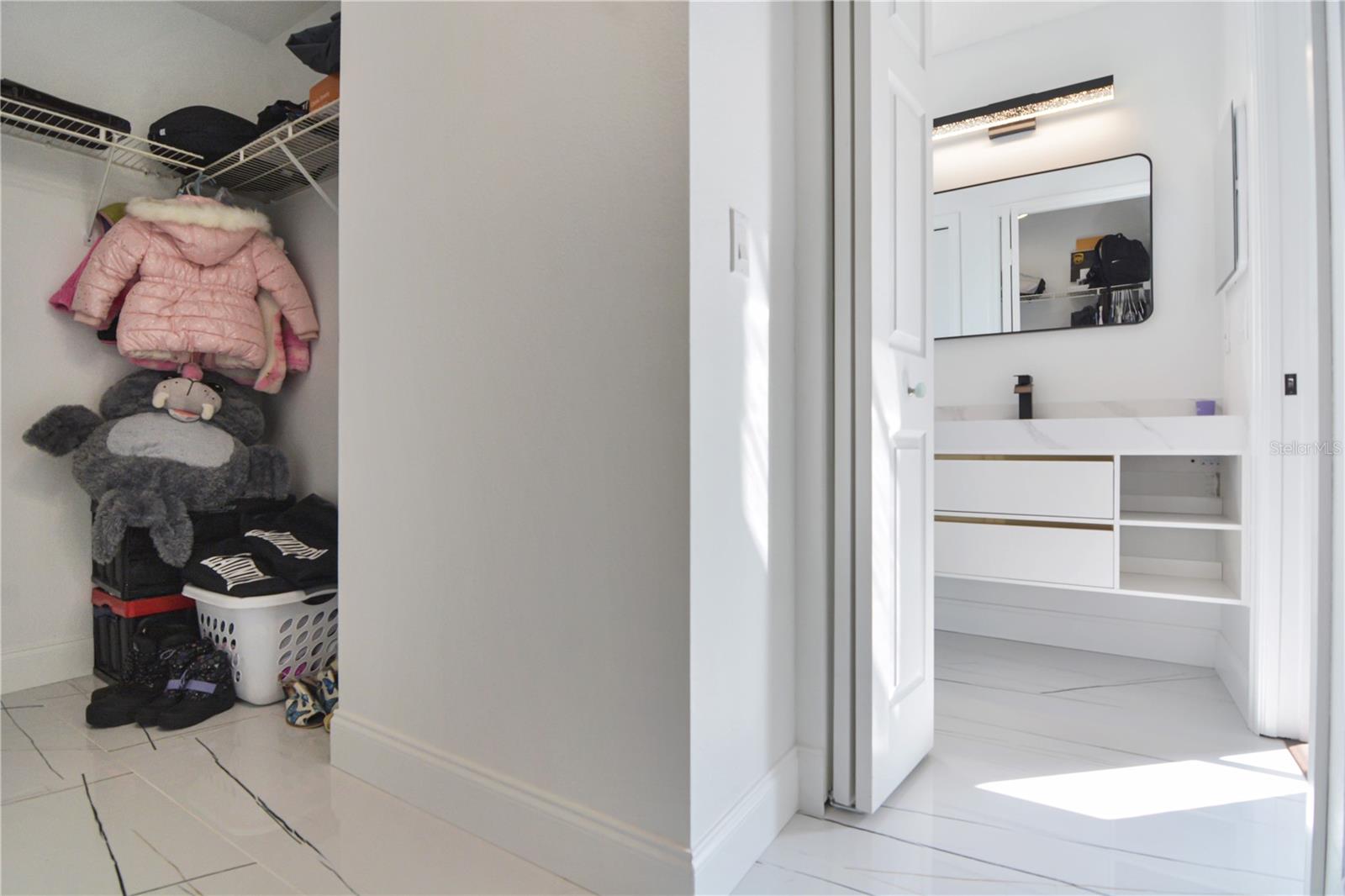 Walking Closet