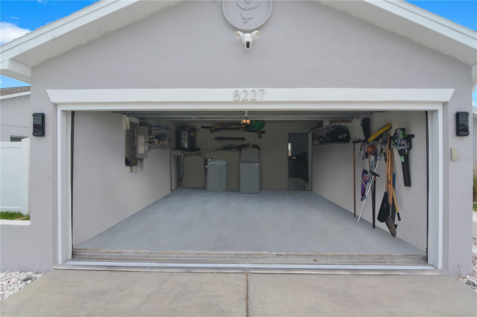 2 Cars Garage