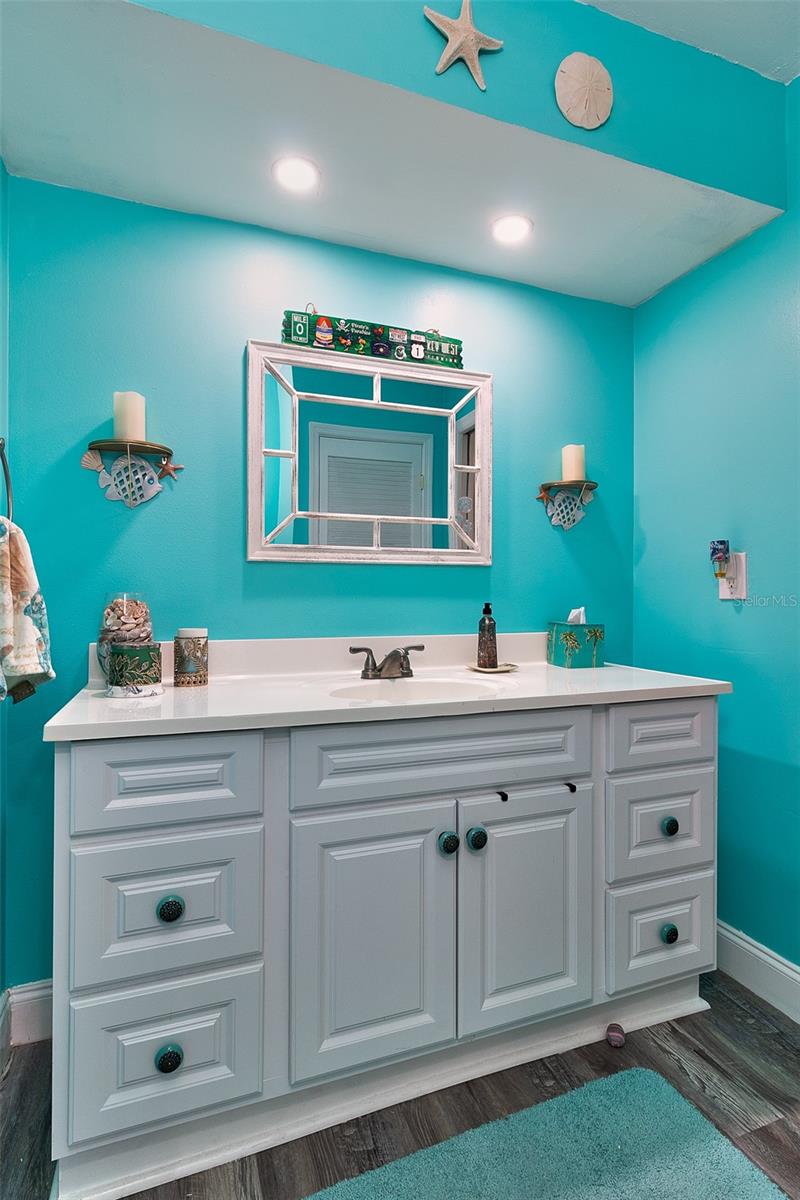 Huge secondary bath!