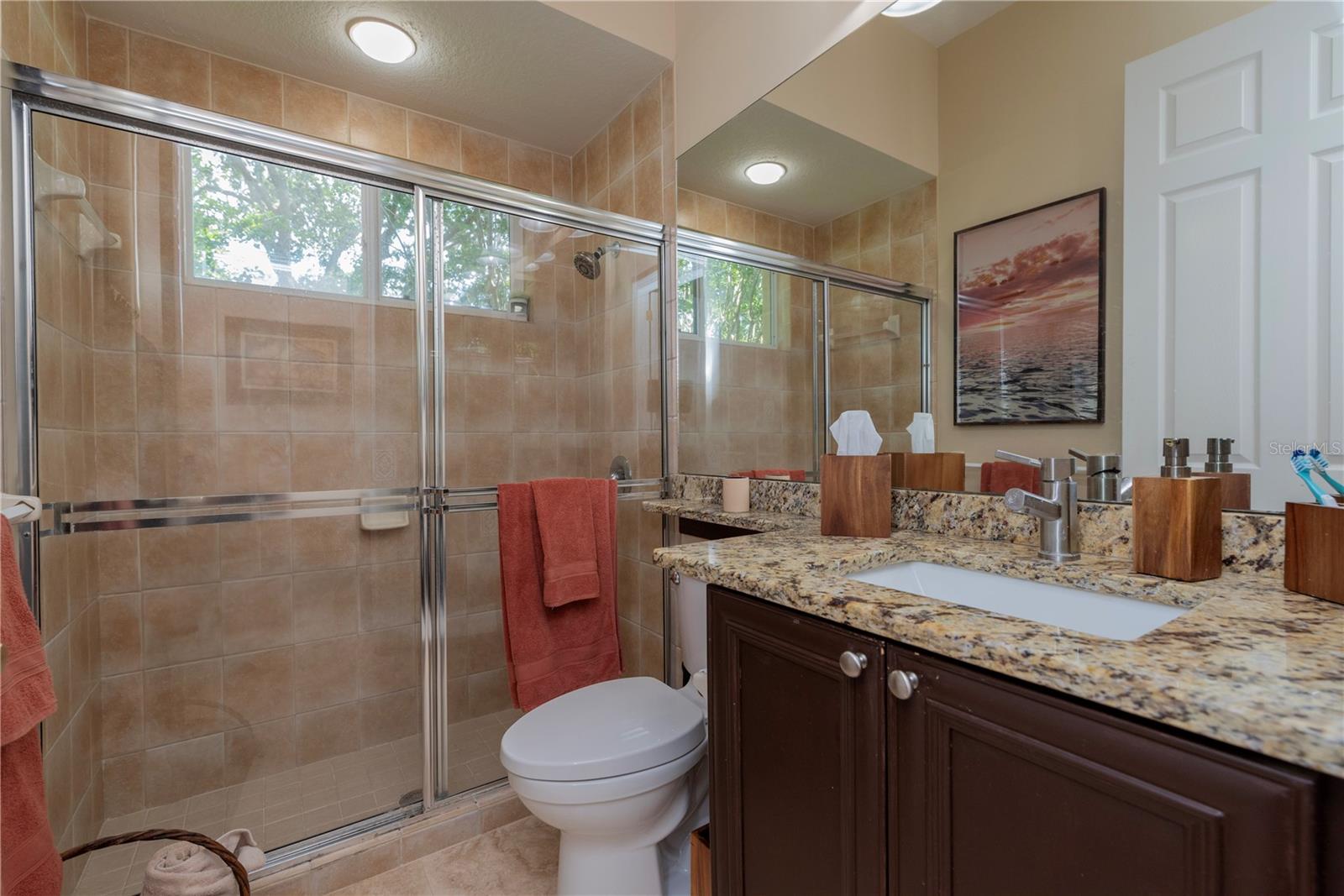 Guest bathroom 2.
