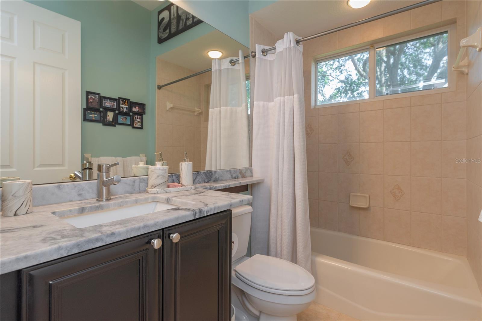 Guest bathroom 3.
