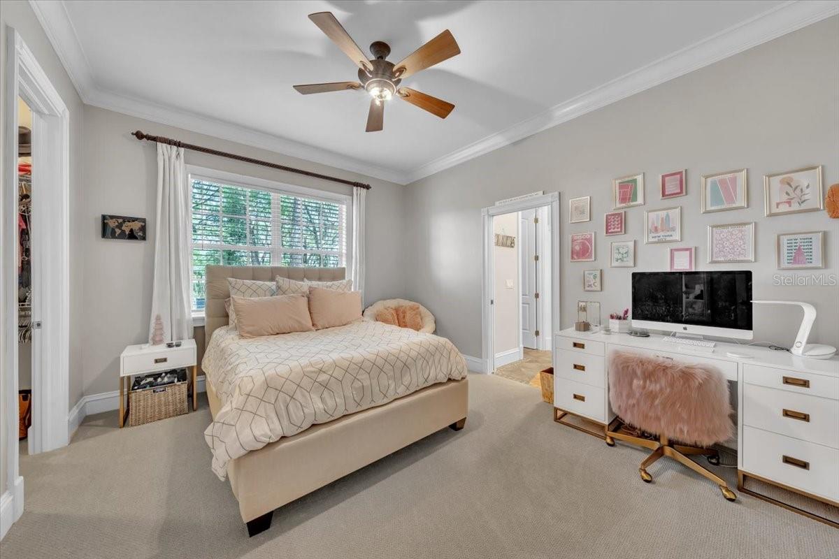 Spacious and full of natural light — perfect for family or guests!