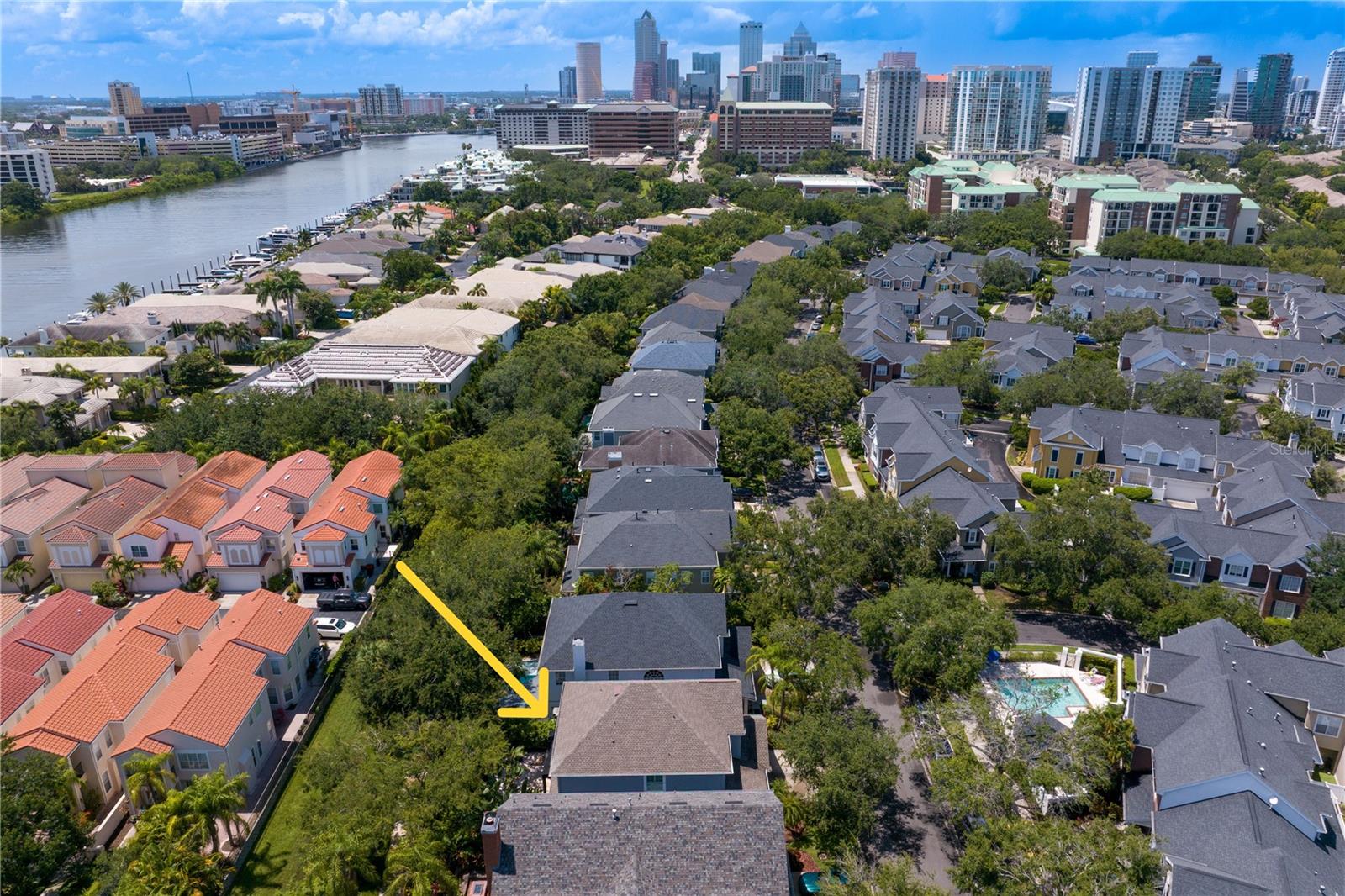 The community of Harbour Island is a master planned oasis in the heart of the City with convenient access and walk-ability to Tampa’s Riverwalk, Amalie Arena (for hockey and concerts), Sparkman Wharf, the fabulous restaurants in Water Street.