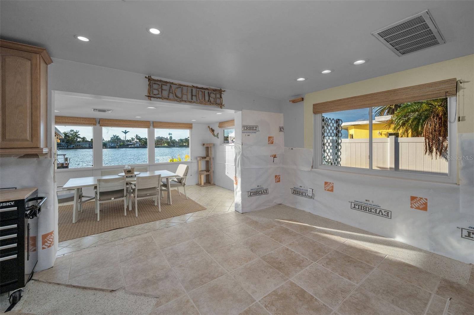 kitchen/dining area