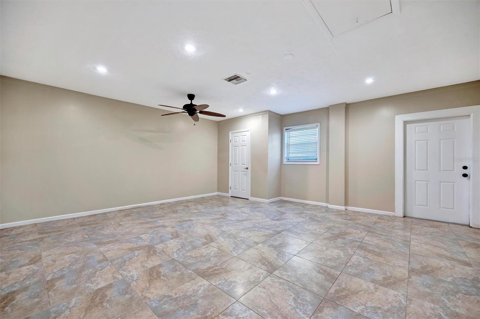 Bonus Room with seperate Entry