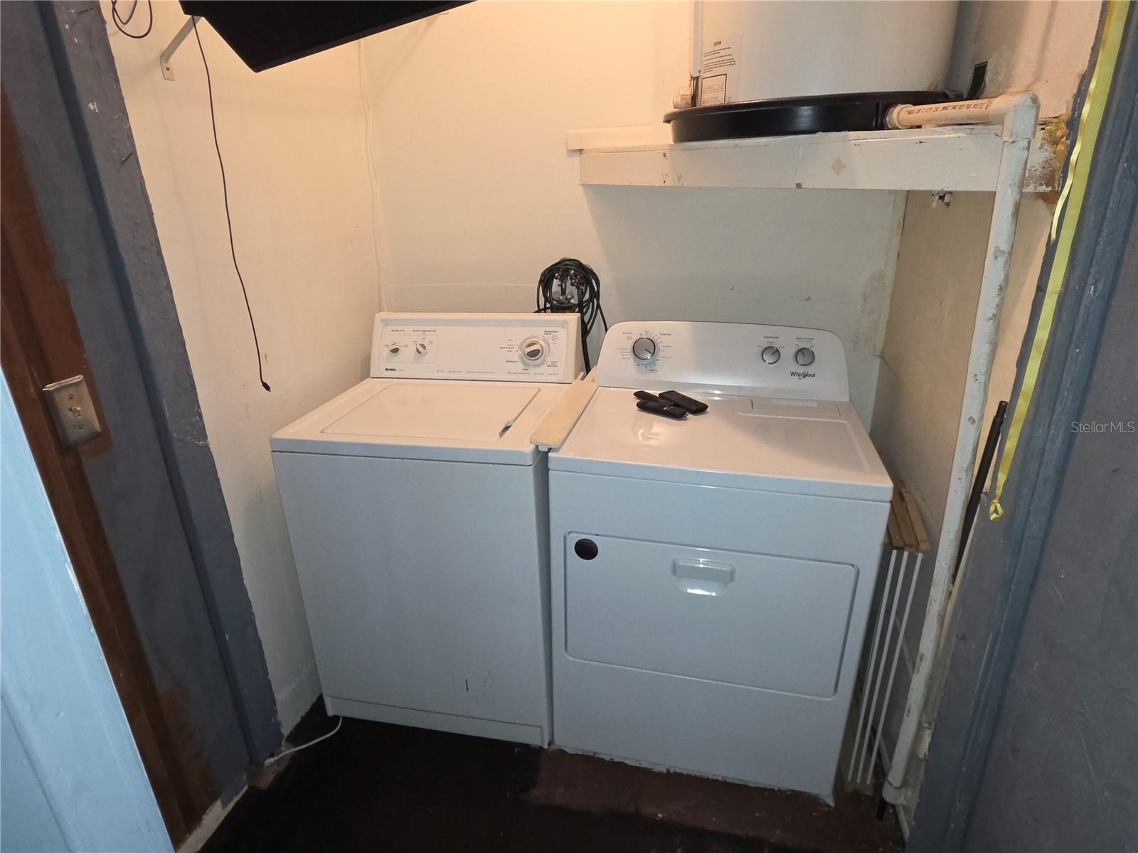 LAUNDRY CENTER