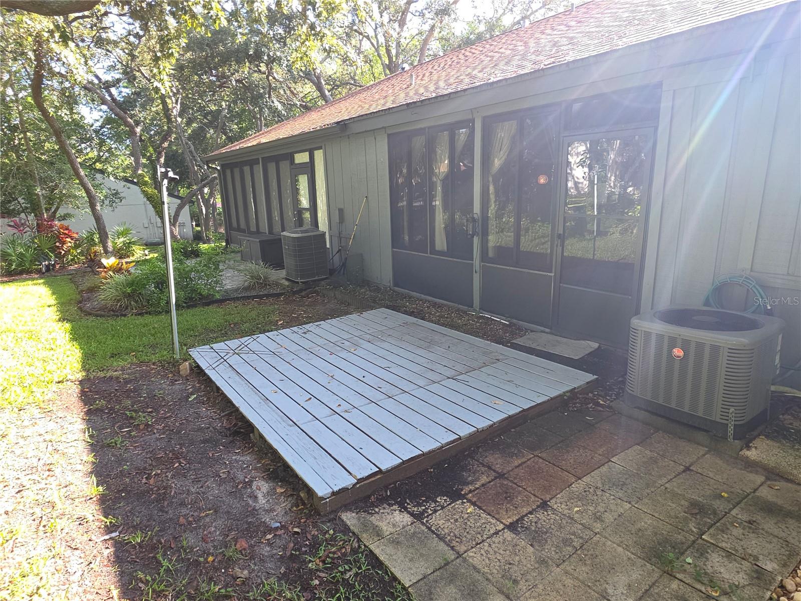 WOOD DECK