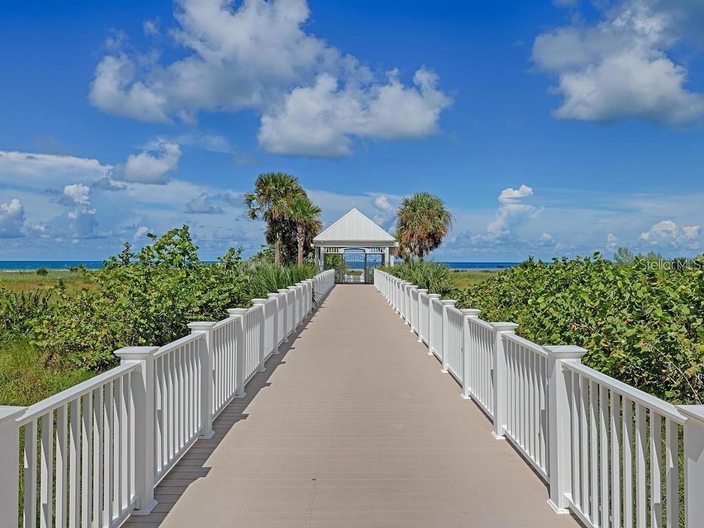 Walkway to the beach and to the Sheraton for cocktails