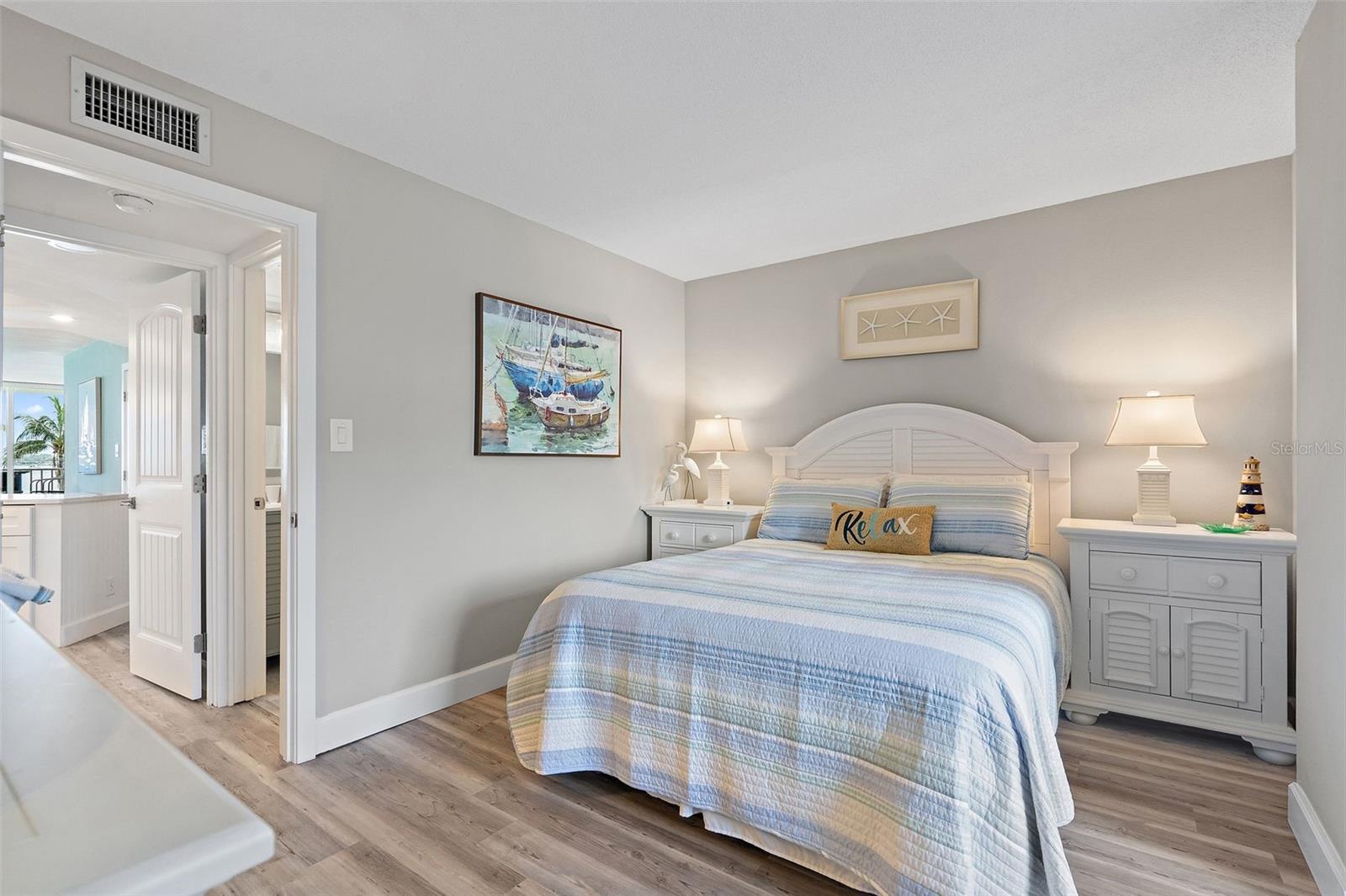 Guest bedroom out to hallway & bathroom