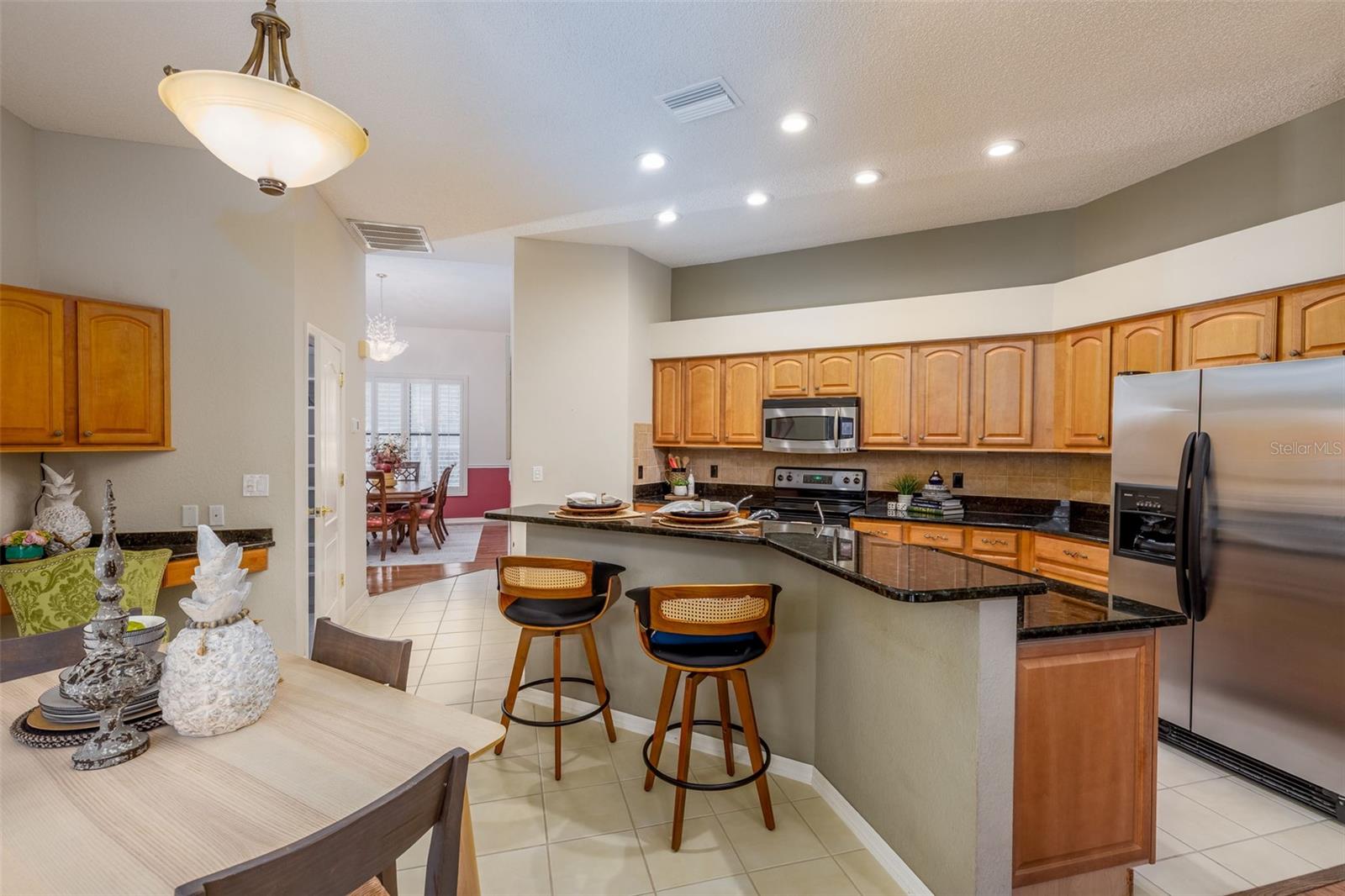 Kitchen with Breakfast Bar, Eat-In area and built in Desk