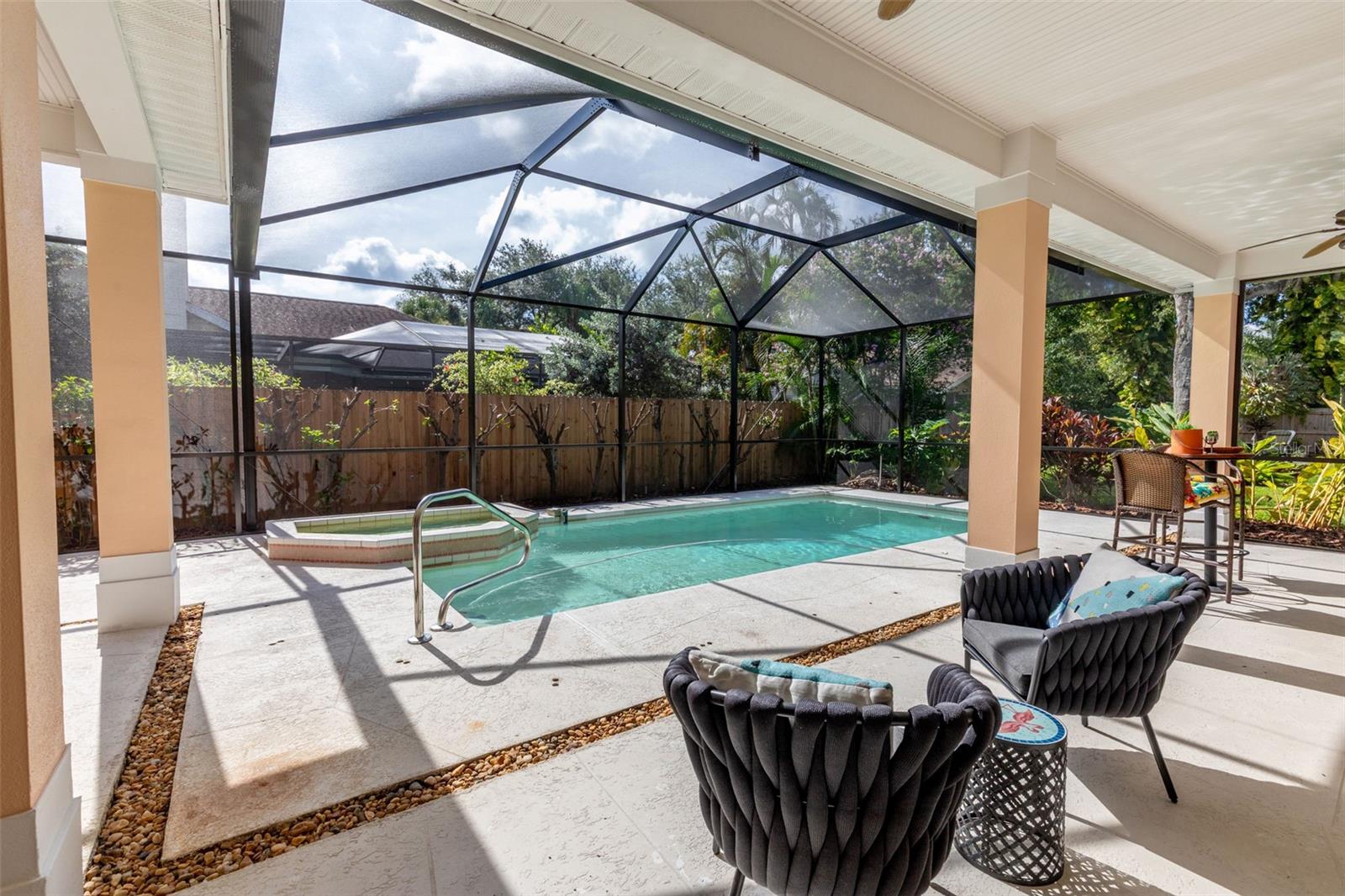 Pool/Spa with Brand New Bird Cage Screen Enclosure