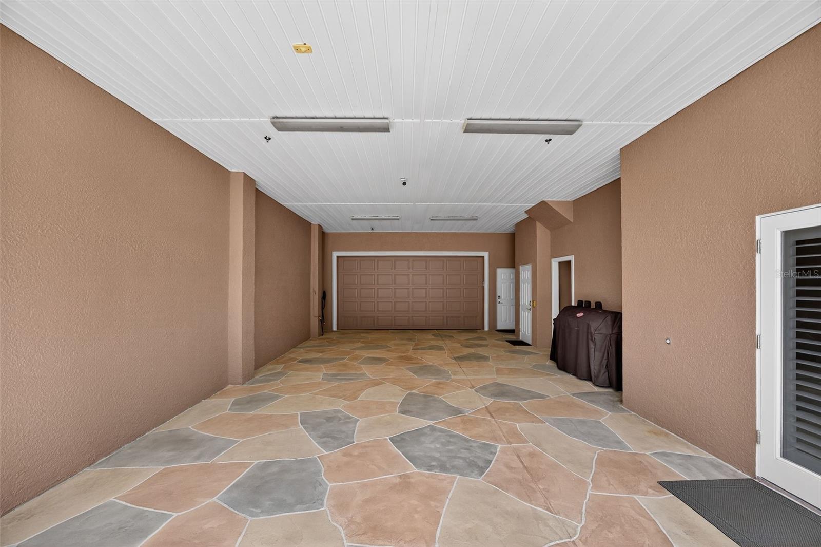 Carport/Garage