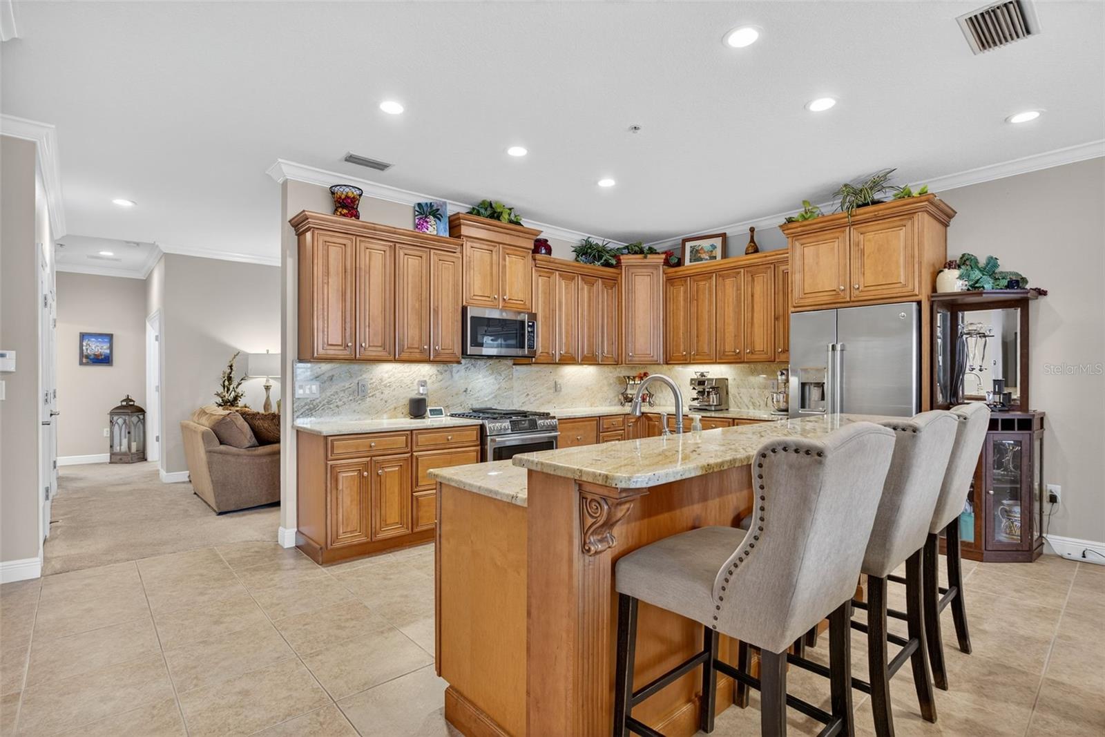 Eat-in Kitchen with bar seating