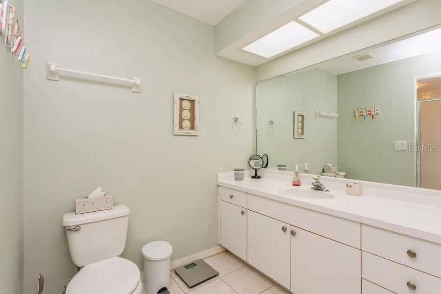 Primary en-suite bathroom